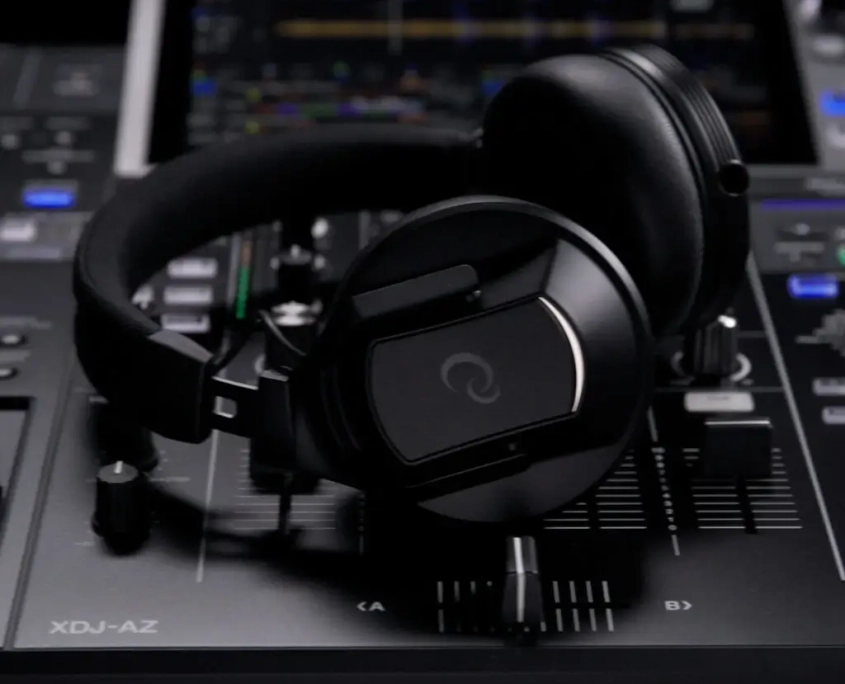 AlphaTheta XDJ-AZ with SonicLink Headphone Transmitter
